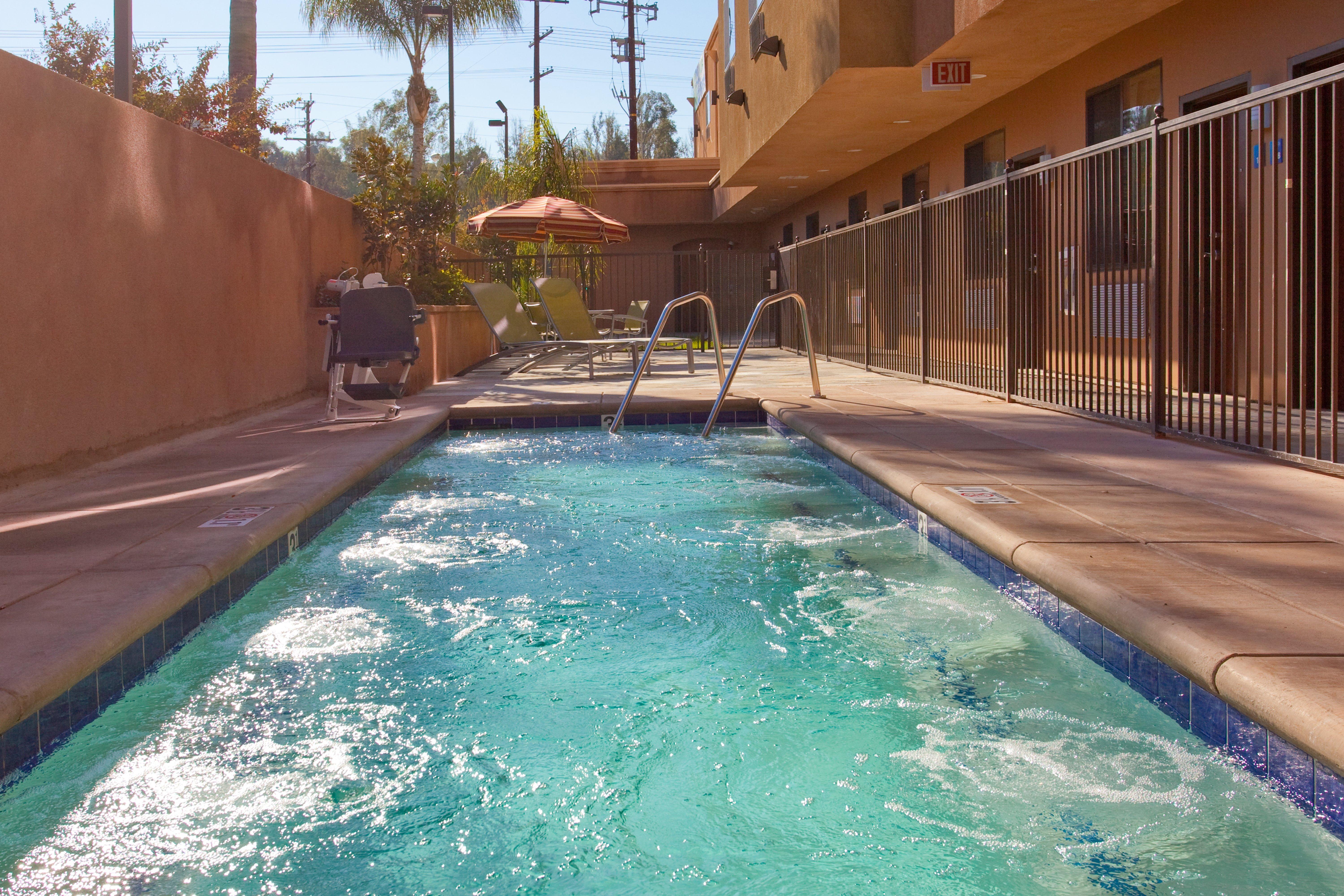 Holiday Inn Express Hotel & Suites Woodland Hills By Ihg Los Angeles Ngoại thất bức ảnh
